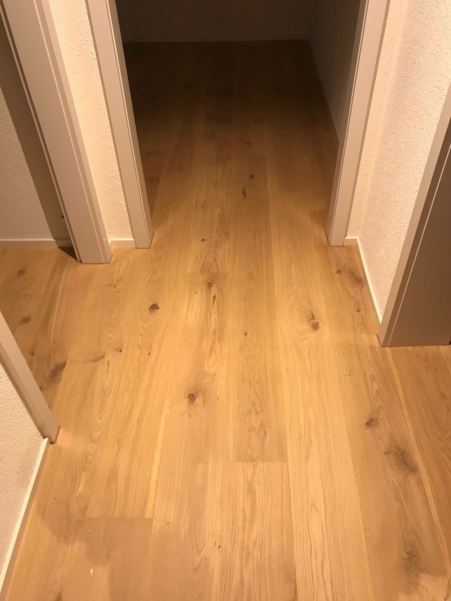Frisch verlegter Teppichboden in einem Wohnraum